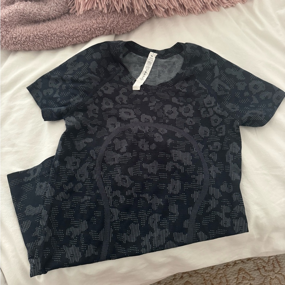 Lululemon Swiftly Tech Short sleeve